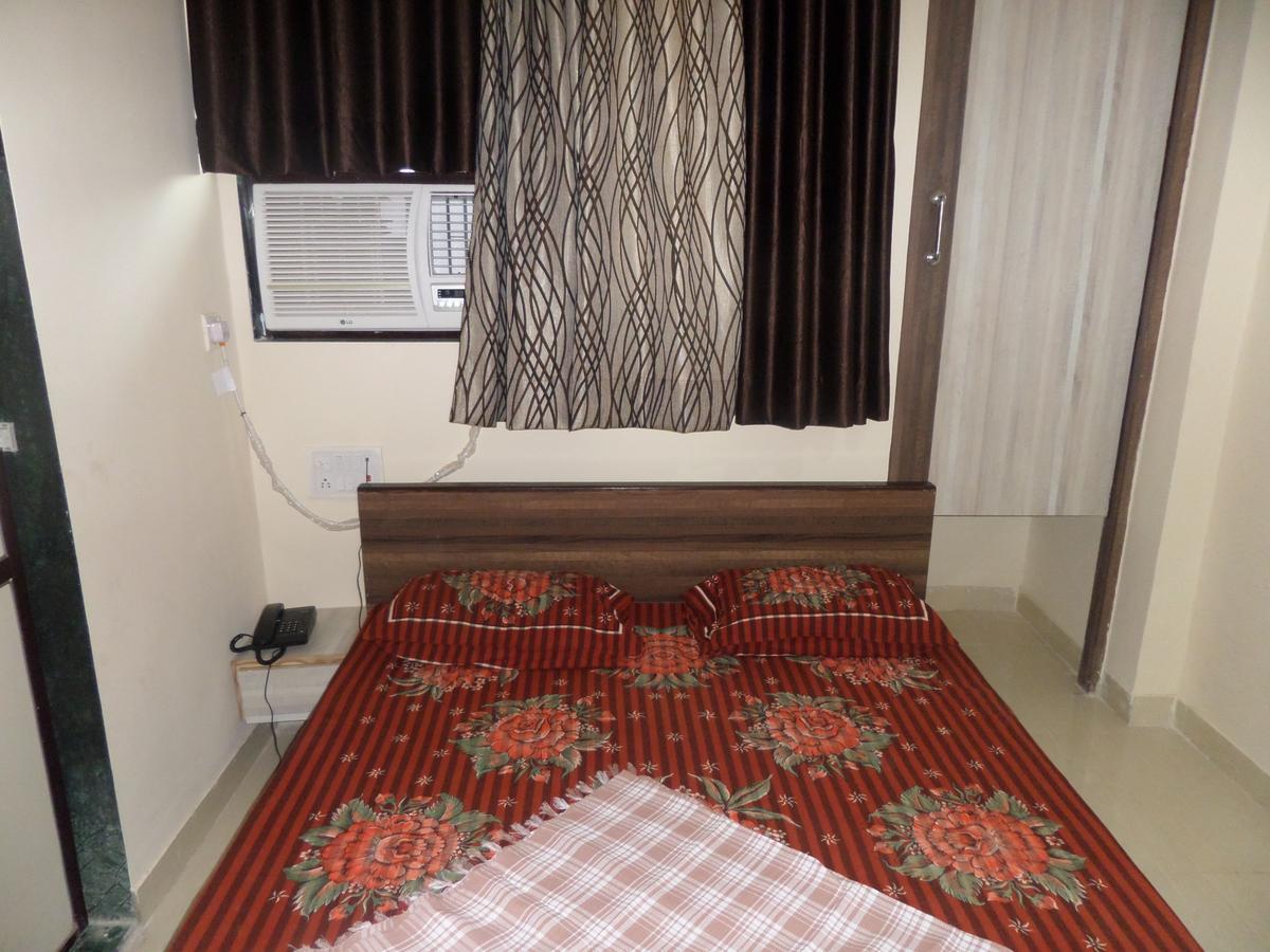 Titwala Hotel Riya-Raj Lodging المظهر الخارجي الصورة