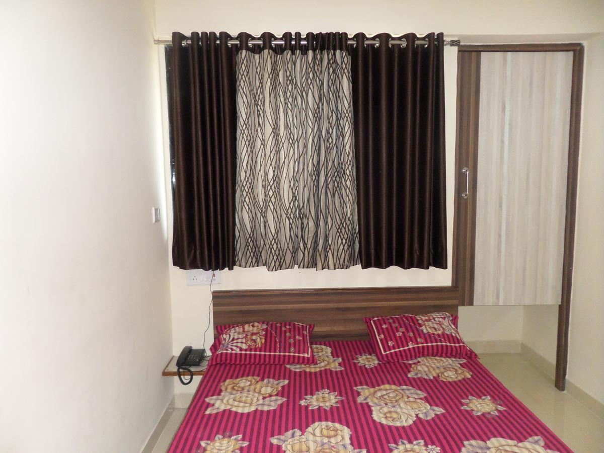 Titwala Hotel Riya-Raj Lodging المظهر الخارجي الصورة