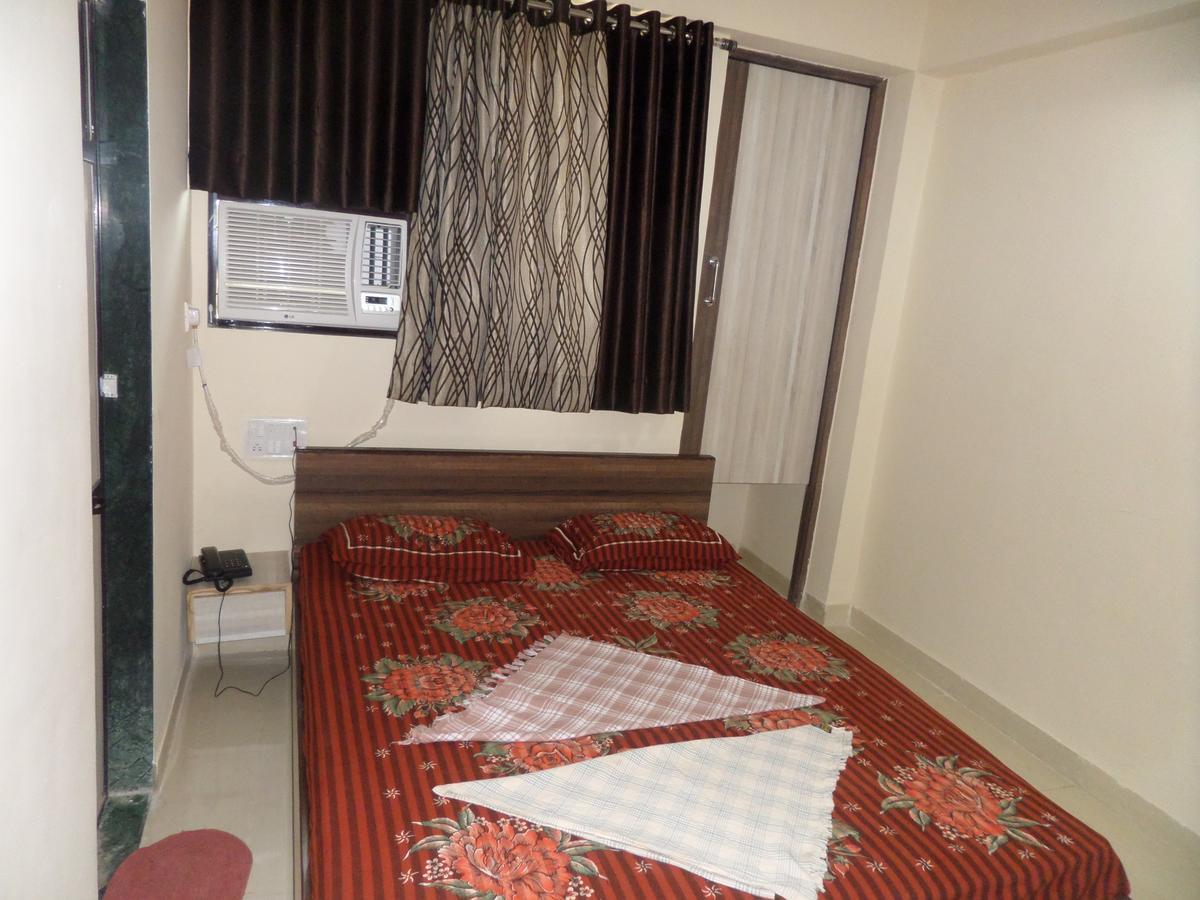 Titwala Hotel Riya-Raj Lodging الغرفة الصورة