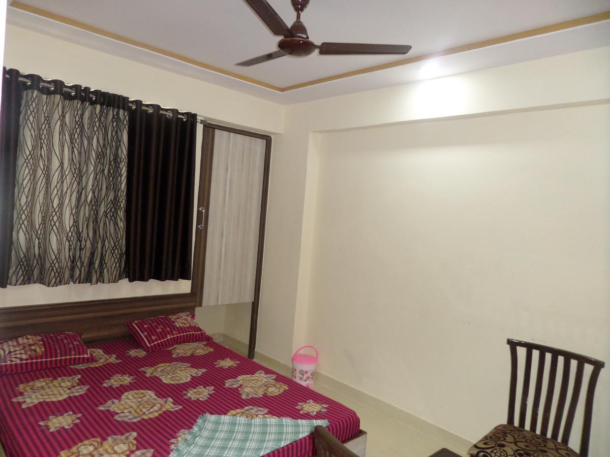 Titwala Hotel Riya-Raj Lodging الغرفة الصورة